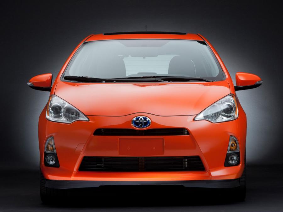  Toyota Prius C 2012 года  (фото 10 из 87)